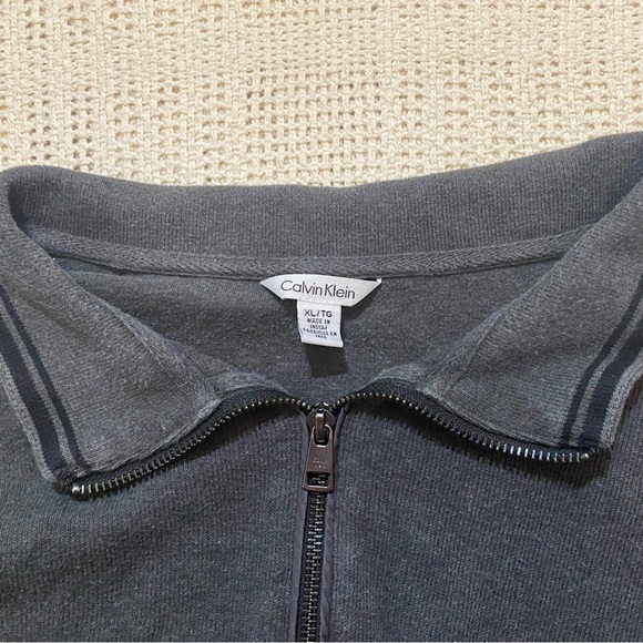 Calvin Klein - Pullover Jacket - Size
Extra Large- RN# 36543 CA# 50900 - Picture 3 of 8